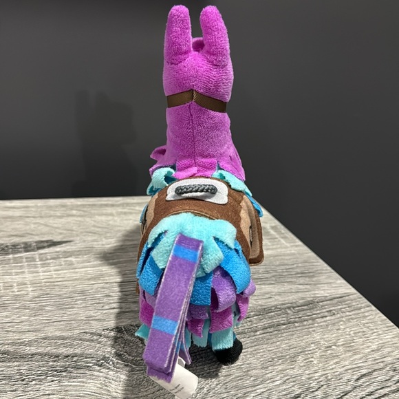 Fortnite: Loot Llama - Collectible Plush Toy - Picture 4 of 8